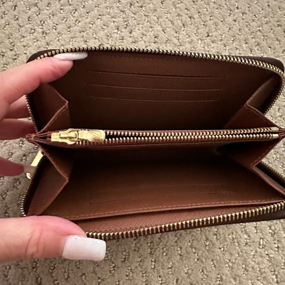 Louis Vuitton compact zippy wallet - Picture 15 of 16